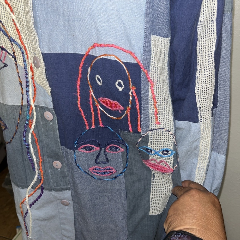 VTG Spirit by Sandy Starkman Blue Block Pattern Shirt Wearable Art Faces Sz Med - Picture 6 of 15